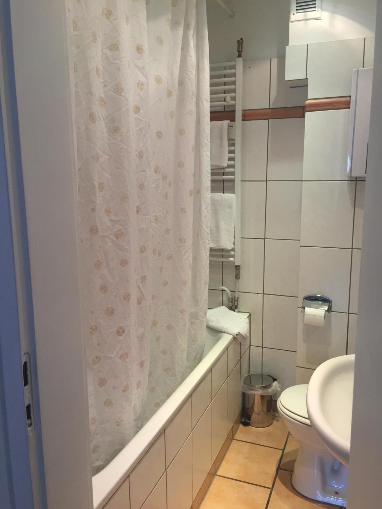 Barcelona Bed & Breakfast Dusseldorf Bilik gambar